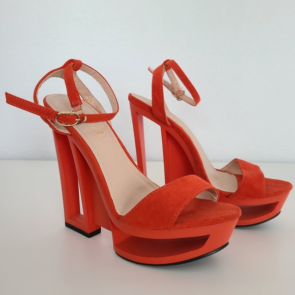 Parisian size 7. Red orange heels - Picture 1 of 4